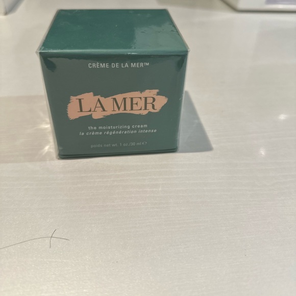 La Mer- Moisturizing Cream 30 mL, brand new in sealed box - Picture 2 of 4